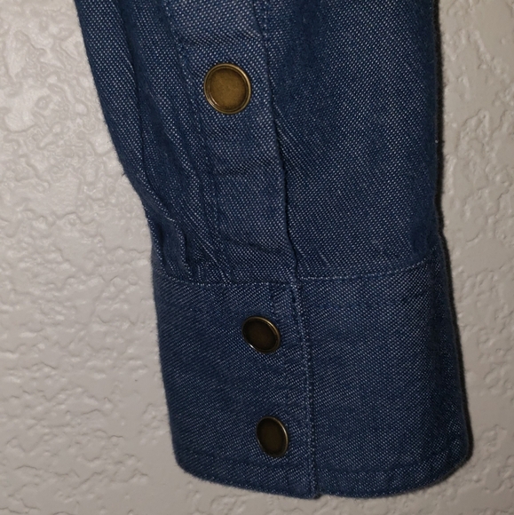 ARIAT | Womens Blue Southwestern Tapestry Real Vivacious Chambray Button Up Top - Picture 3 of 7
